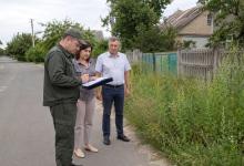 Українців можуть оштрафувати за бур'яни біля дому: що потрібно знати