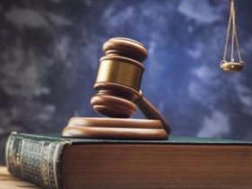 Суд скасував постанову про відсторонення від роботи через відсутність вакцинації