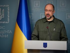 Додаткові виплати для переселенців: прем'єр-міністр розповів хто отримає гроші