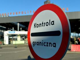 В’їхати до Польщі за внутрішнім паспортом України можна лише раз – консул