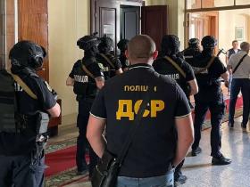 Воєнний стан: хто має право проводити перевірки і обшуки (відео)