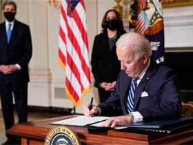 Президент США Джо Байден підписав закон про $12,3 млрд допомоги Україні