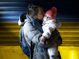 Допомога українським біженцям за кордоном: які зміни очікуються у 2023 році?