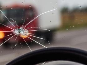 Штраф за тріщину на лобовому склі автомобіля: законний чи ні?