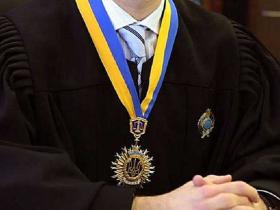 Повернення апеляційної скарги по ст. 130 КУпАП за відсутності договору з адвокатом