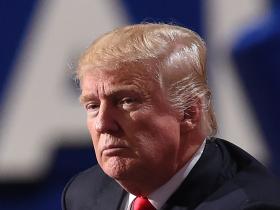 В США заарештовано Дональда Трампа: він чекає на висунення звинувачень під вартою поліції