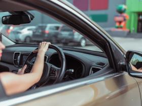 В Україні пропонують дозволити авто з правим кермом: зареєстровано законопроект