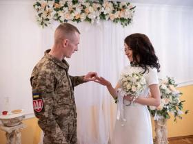 Шлюб з військовослужбовцем під час війни: що треба знати?