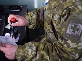 Українським військовим спростили виїзд за кордон на лікування 