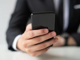 Чи може адвокат захищати обвинуваченого в суді «по телефону»?