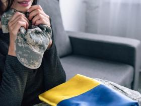 Право на пенсію у зв’язку із втратою годувальника дружині військового, який загинув на фронті