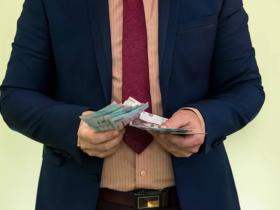 Уряд запровадив систему оплати праці державних службовців на основі класифікації посад