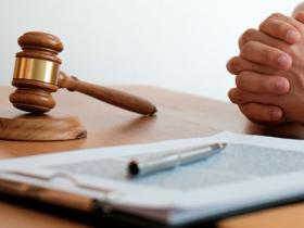 Щодо зміни судом правової кваліфікації шляхом застосування кримінального закону про менш тяжкий злочин