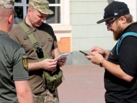 Які документи повинні бути у співробітників ТЦК при врученні повісток?