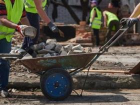 "Армія відновлення": Уряд збільшив оплату до більш ніж 10 тис грн  за виконання суспільно корисних робіт