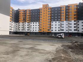 Звільнення прибудинкової території багатоповерхівки від незаконного будівництва