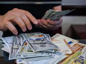 Банки та обмінники можуть безлімітно продавати готівкові долари і євро українцям - рішення НБУ