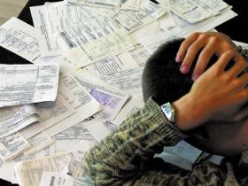 Уряд заборонив стягувати борги та штрафи за комунальні послуги на територіях бойових дій