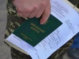Вручення повісток через пошту та виклик до призовних пунктів українців за кордоном: адвокат про мобілізацію