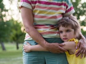 Соціальні виплати для одиноких батьків: як отримати грошову допомогу, алгоритм дій та перелік необхідних документів