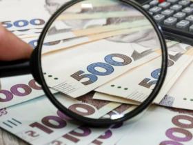 Зарплати, пенсії, соцдопомога та інші грошові виплати: що і як зміниться для українців в 2024 році?