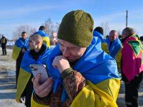 Наші вдома! В Україну повернулись 207 бійців, які перебували в російському полоні