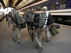 Осіб, які здійснюють постійний догляд за особами з інвалідністю, зможуть мобілізувати: законопроект