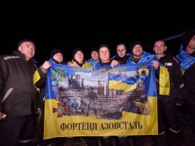 Ще 100 українців повернулись з полону: нацгвардійці, прикордонники, захисники Маріуполя