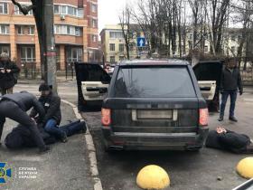 В Києві затримали шахраїв, які видурювали гроші у родичів військовополонених, обіцяючи обмін