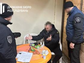 Військовий зі спільником завозили авто з ЄС "для ЗСУ" та продавали їх в Україні - реакція ДБР