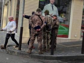 "Ловля ухилянтів" на вулицях представниками ТЦК та СП та база "Армор": юридичний аналіз 
