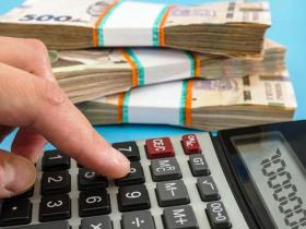 Податкі та зарплати з 1 квітня: які зміни чекають на українців?