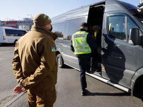 Як поліція допомагає ТЦК розшукувати та доставляти до військкоматів "ухилянтів", що перебувають у розшуку