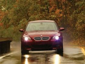 До уваги водіїв! вмикати денні ходові вогні за межами населених пунктів потрібно цілий рік