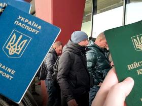 Тимчасове призупинення консульських послуг для чоловіків за кордоном: у МЗС надали відповіді на поширені питання