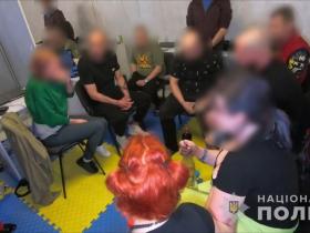 Українські поліцейські ліквідували шахрайський call-центр в Одесі, де громадян Чехії ошукали на 5,5 млн грн