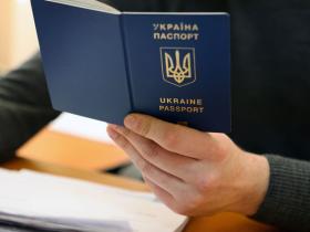 Кабмін заборонив пересилання за кордон паспортів для чоловіків призовного віку