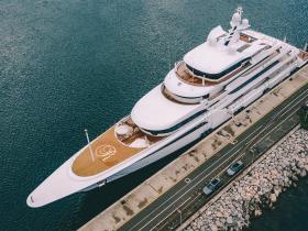 Арештована яхта зрадника України Віктора Медведчука перейшла під прапор України