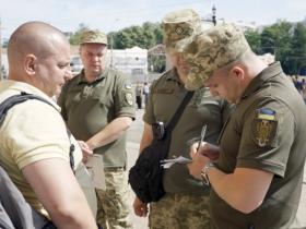 Все про вручення повісток в Україні: хто і де може вручати та які документи повинні пред’явити уповноваженні особи