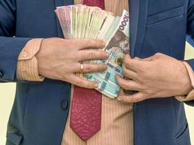 Скільки отримують топ-чиновники за свою роботу: Кабмін оприлюднив зарплати за квітень