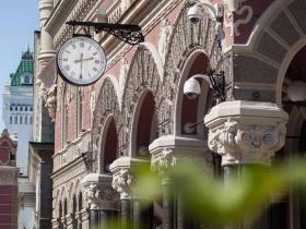 НБУ готує обмеження переказів з картки на картку до 30 переказів на місяць сумою до 100 000 грн
