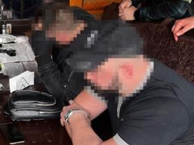 СБУ викрила ділків, які продавали ухилянтам «консульські» посвідчення для виїзду за кордон