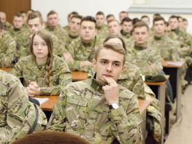 Студентів-чоловіків, які відмовляться проходити базову військову підготовку, будуть відраховувати