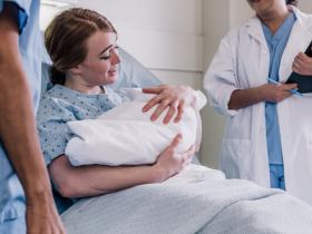 Допомога на дітей у 2024 році — яка сума передбачена за першу дитину і як отримати виплати?