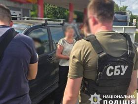 У Києві затримали адвокатку, яка підбурювала клієнта надати $30 тис слідчому в обмін на зняття чоловіка з розшуку