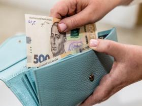 Українці, які не мають достатнього страхового стажу для пенсії за віком, можуть отримувати державну соціальну допомогу