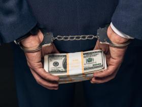 Підозрювані у корупції зможуть уникнути реального покарання в обмін на штраф - законопроект