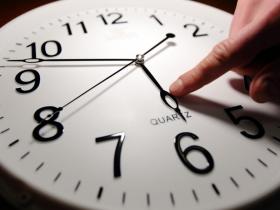 Відмінено переведення часу в Україні з зимового на літній - прийнято законопроект