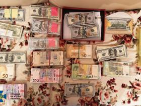 На хабарях затримали одного з головних податківців Києва та одного з головних митників на Прикарпатті