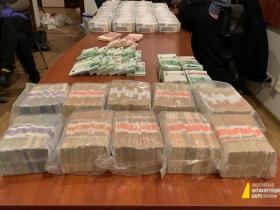 Легалізація понад 21 млн євро у справі щодо рекордного хабаря Голові ДФС: змінено запобіжний захід одному з підозрюваних